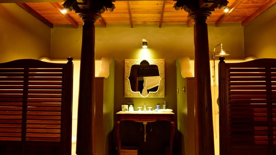 Maniumpathy Bathroom Area